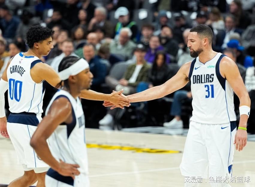 kaiyun-独行侠被逆转！马卡33+7浓眉又受伤，状元26+10+8，克莱爆发尽力