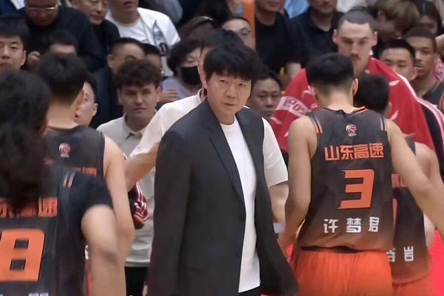 开云官网-CBA八进四:上海横扫山东晋级,广东3分险胜北京将大比分追成1-1