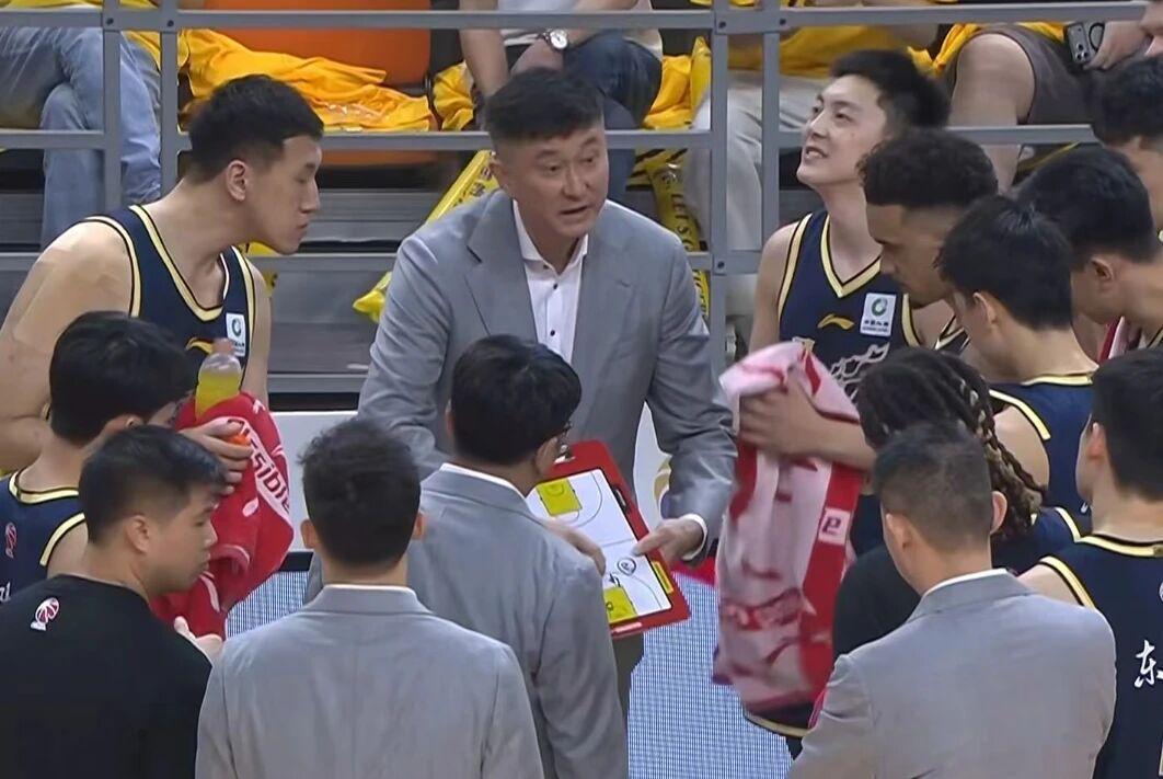 开云官网-CBA八进四:上海横扫山东晋级,广东3分险胜北京将大比分追成1-1
