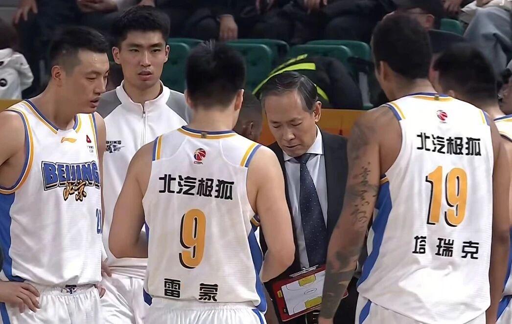 开云官网-CBA八进四:上海横扫山东晋级,广东3分险胜北京将大比分追成1-1